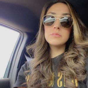 Meet your Posher, Kayla